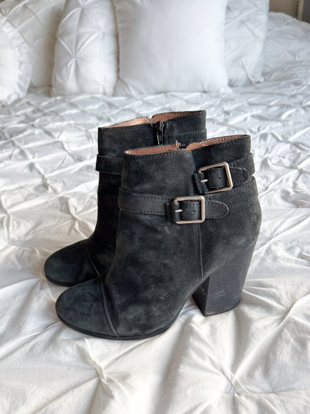 Lucky Brand Black Suede Ankle Booties Size 8M Block Heel Buckle Side Zip Moto